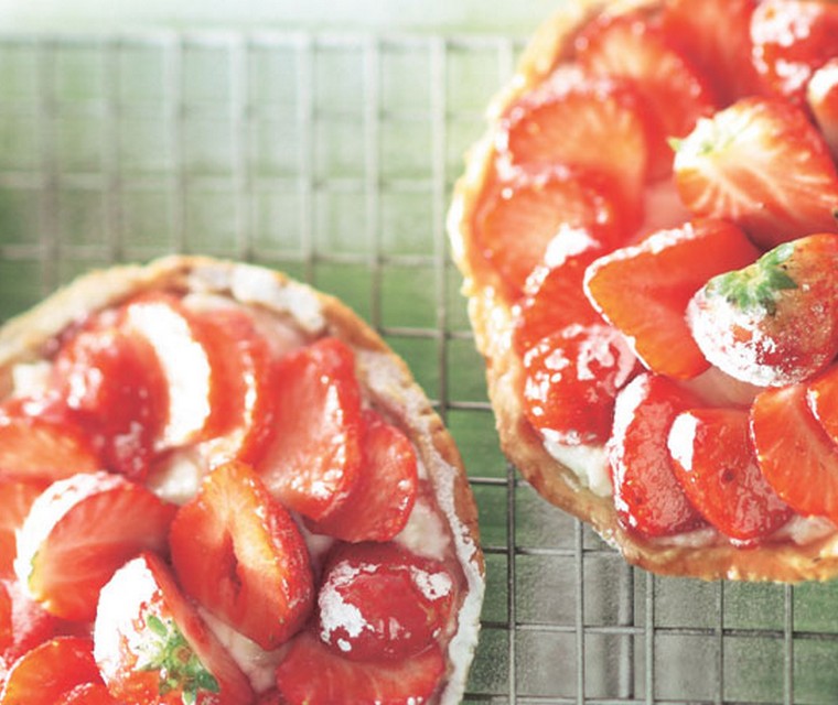 Aardbeientaartjes met witte chocoladeroom