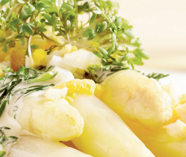 Asperges met mosterd-tuinkruidensaus