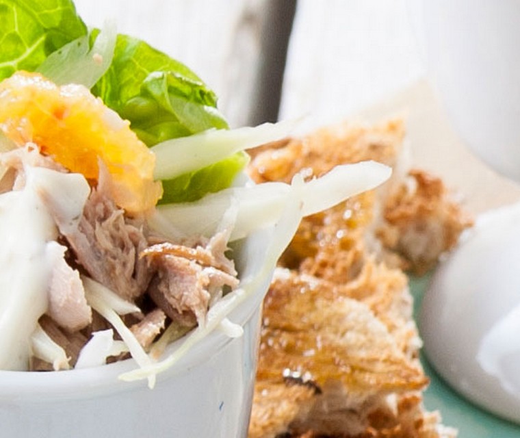 Koolsalade met tonijn en sinaasappel