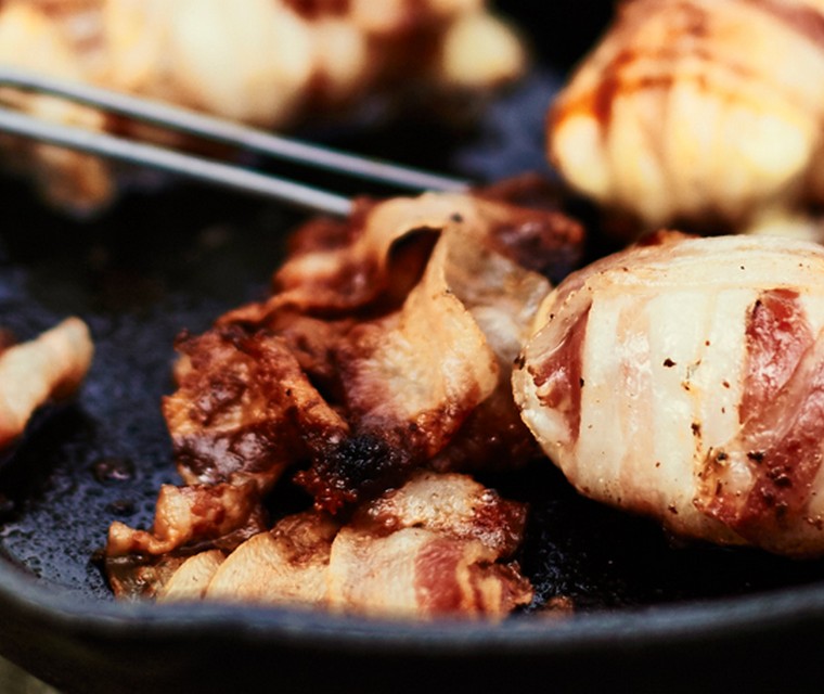 Kip met spek van Dick Altena