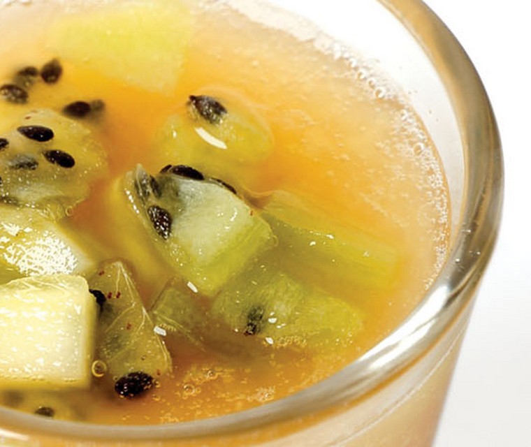 De ananassoep met kiwi van Shirley de Becker