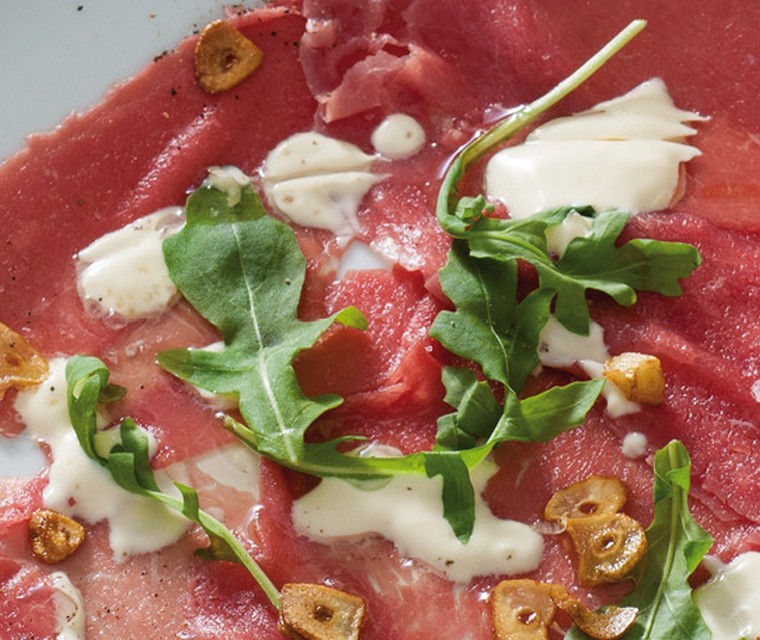 Carpaccio met krokante knoflook van René Pluijm