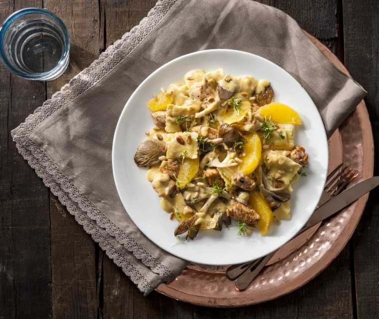 Pasta met sinaasappel en kip