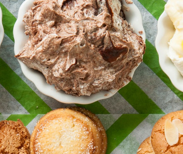 High tea amandelkoekjes met verschillende dips