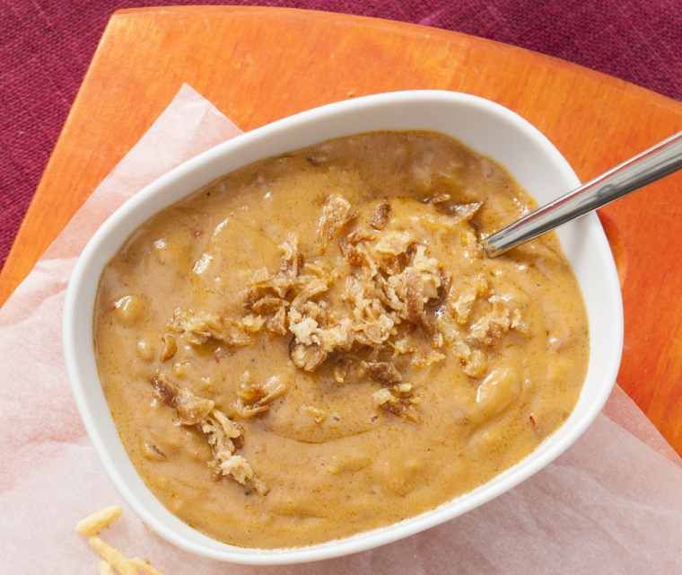 Zelfgemaakte pindasaus