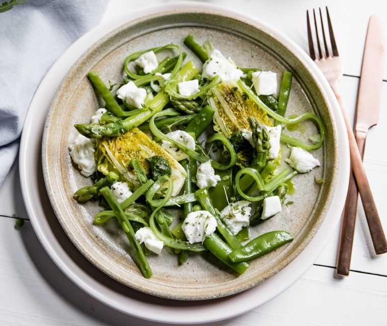 Salade met mozzarella en koolzaadolie