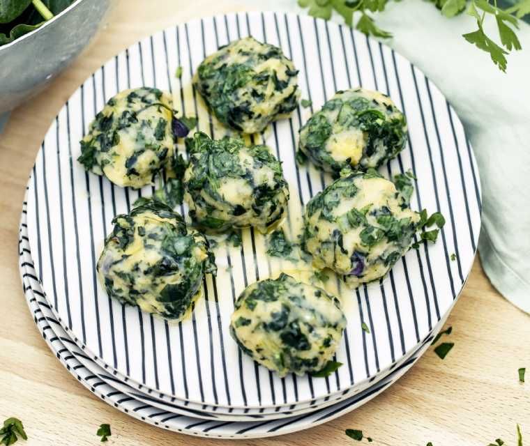 Spinazieballetjes met oude kaas