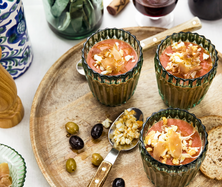 Spaanse salmorejo met ei en ham