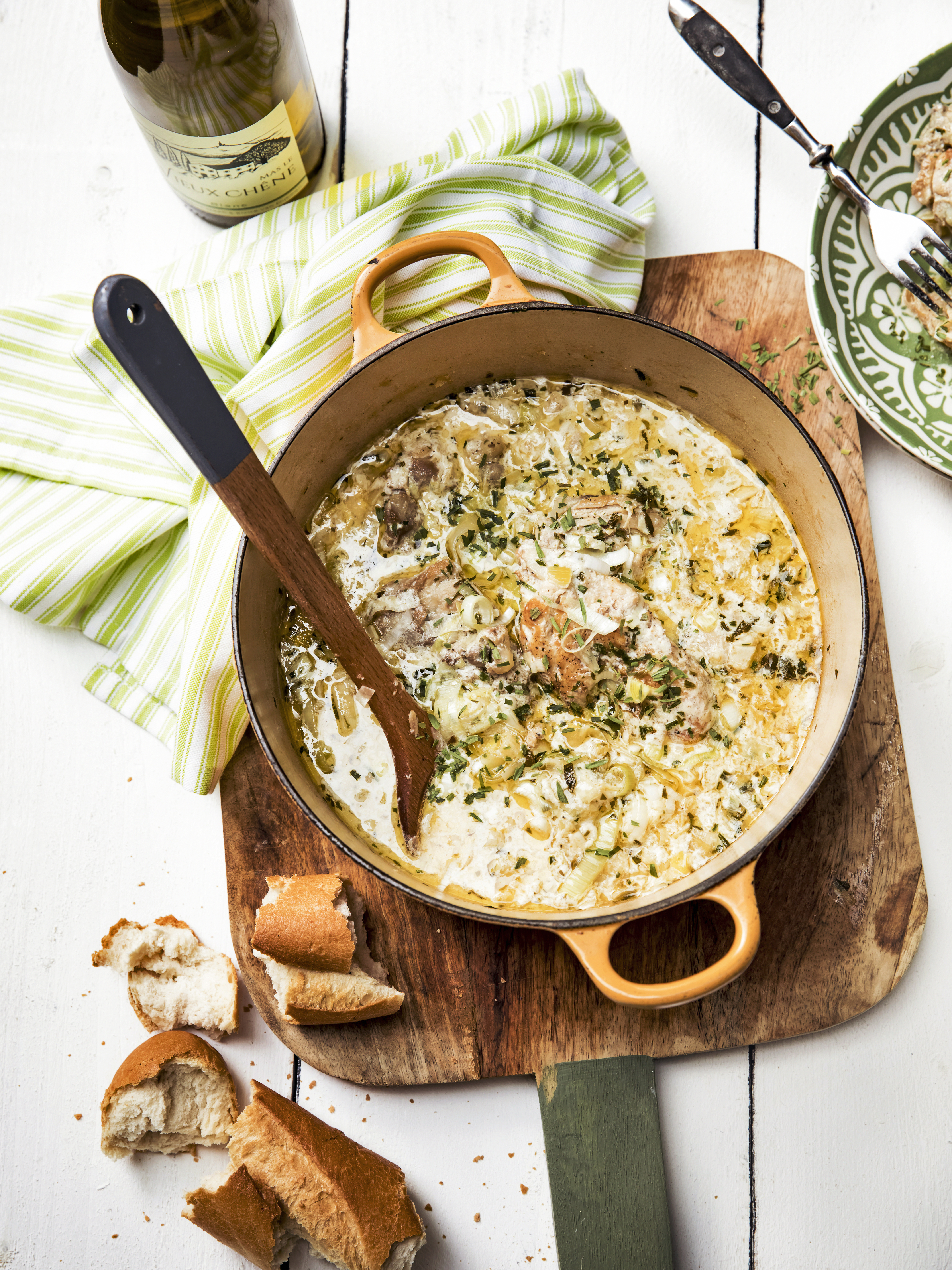 Gestoofde Franse kip met wijn en prei