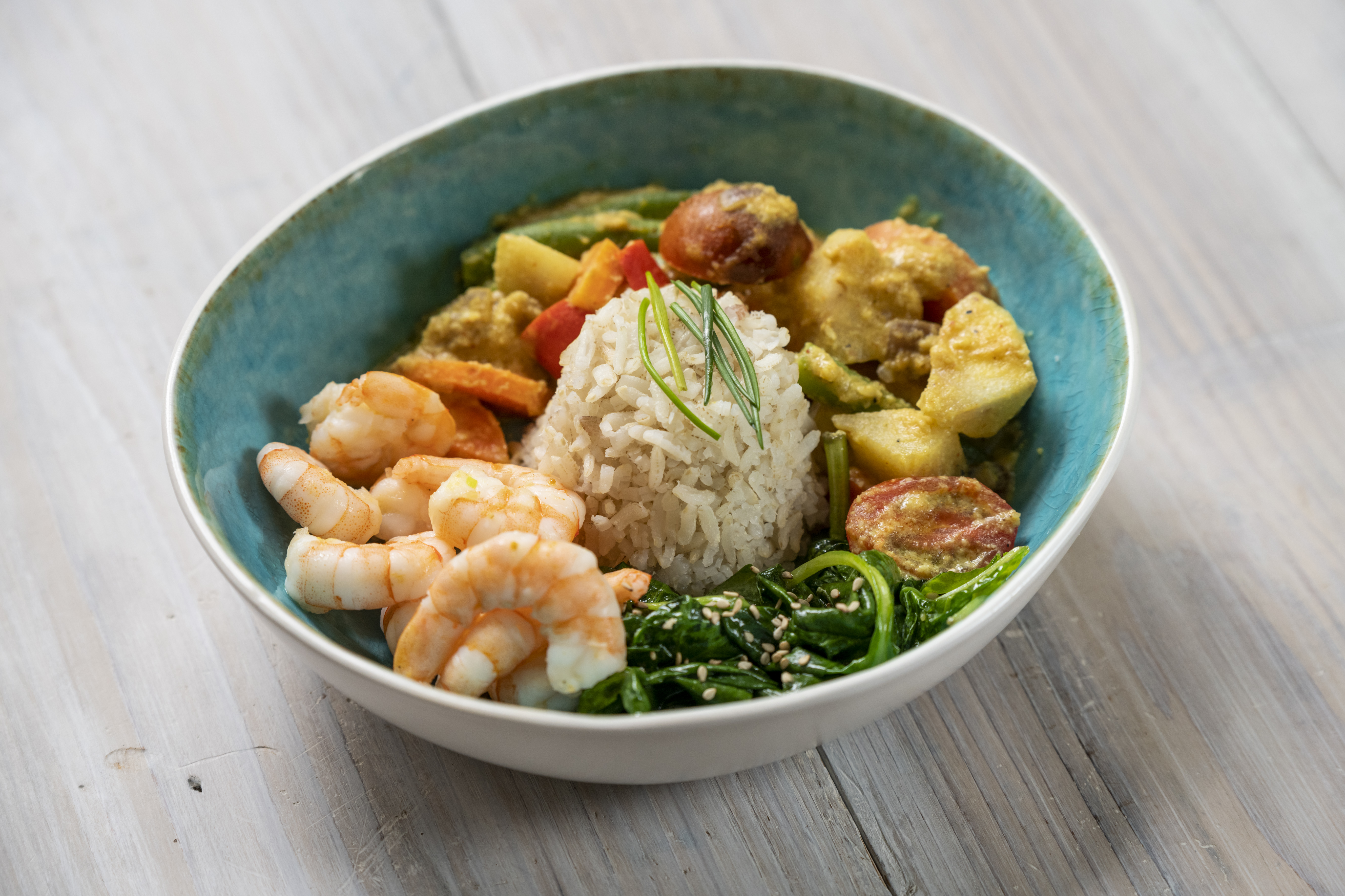 Garnalen in kerriesaus