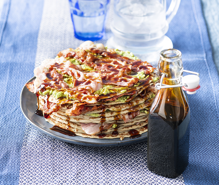 Pannenkoeken met avocadocrème en spek