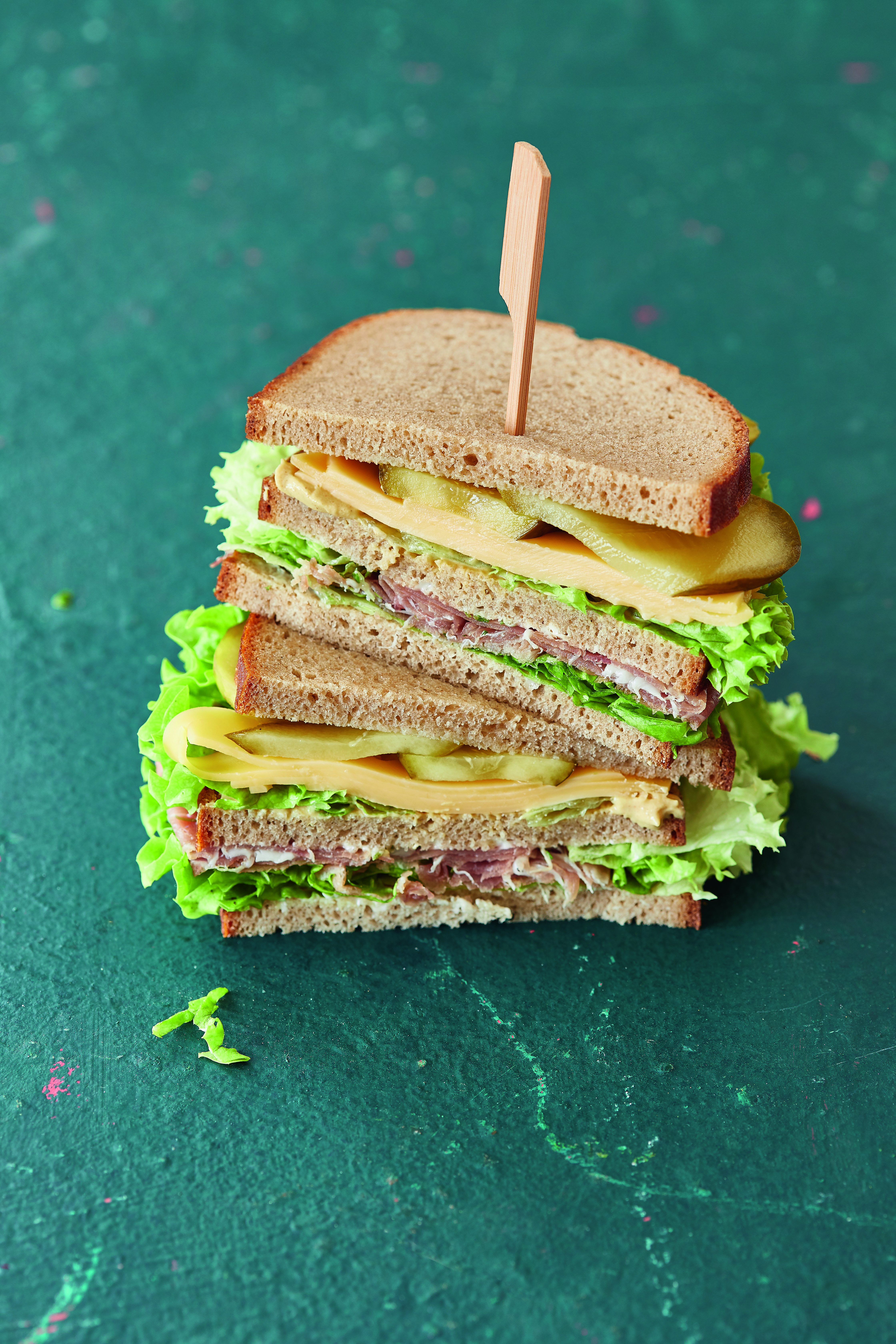 Roggebroodsandwiches met augurk