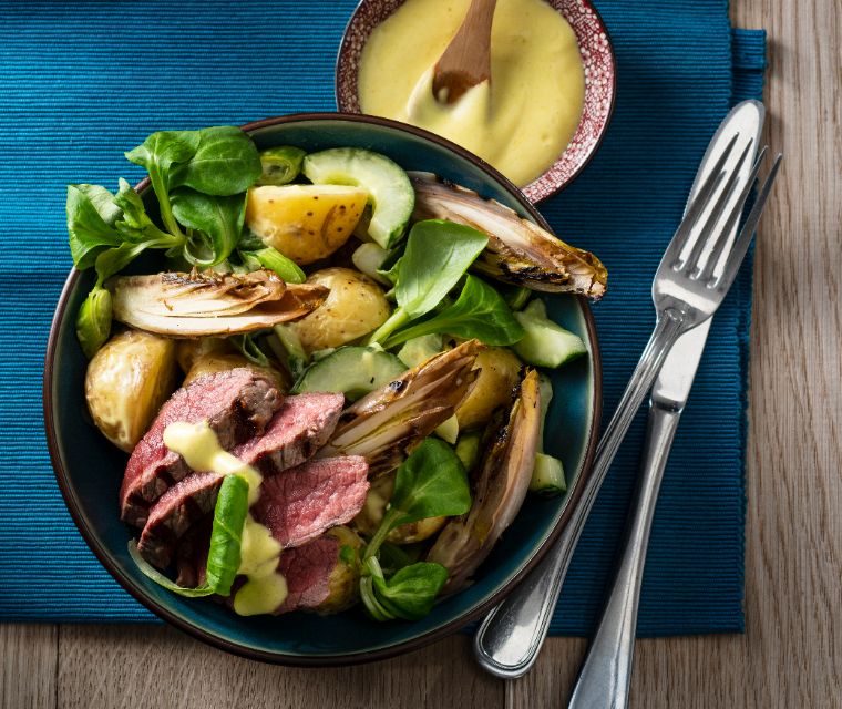 Lauwwarme salade met witlof en biefstuk