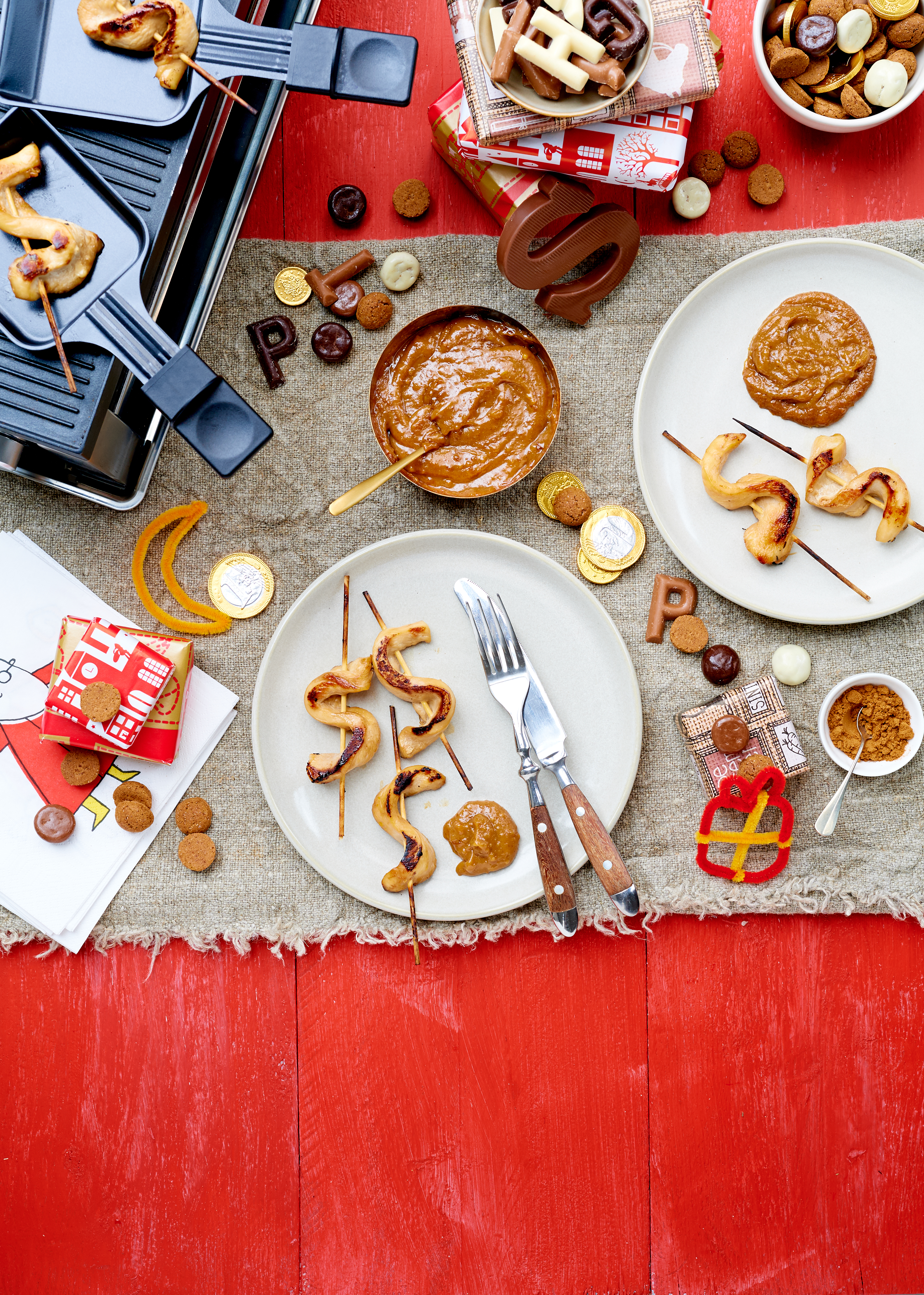 Sint-sateetjes met speculaas satésaus