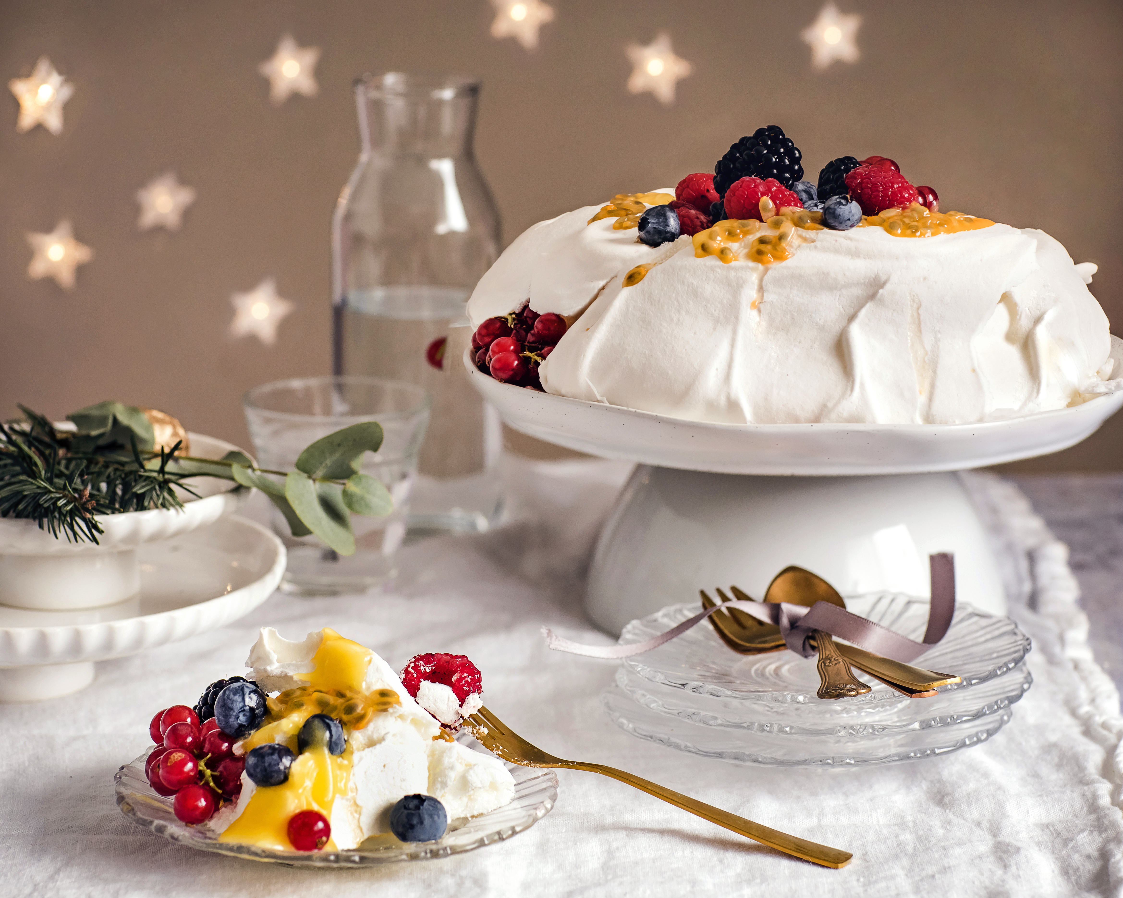 Pavlova met citroenroom en roodfruit