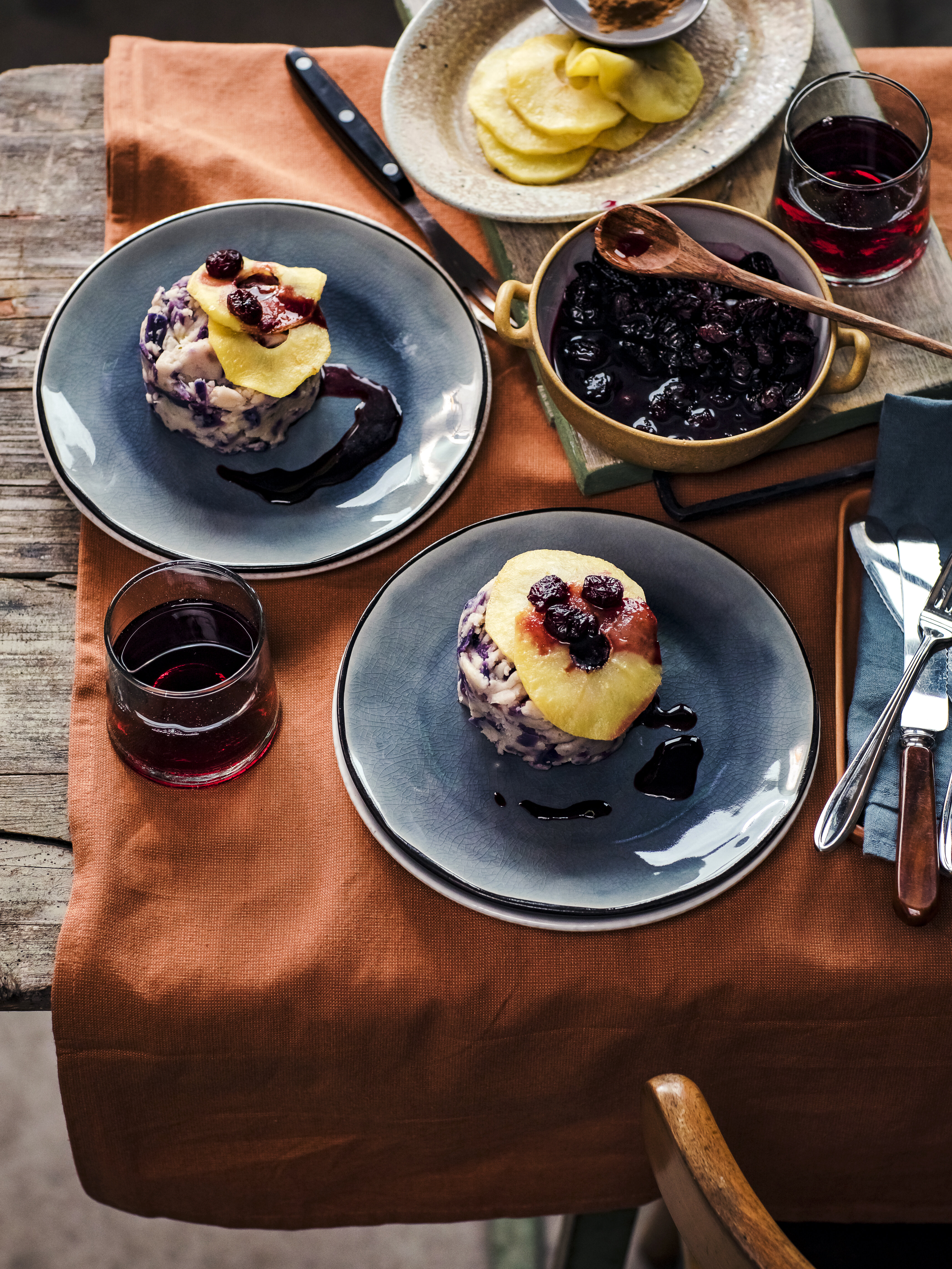 Rodekoolstamppot met appel en cranberry-portjus