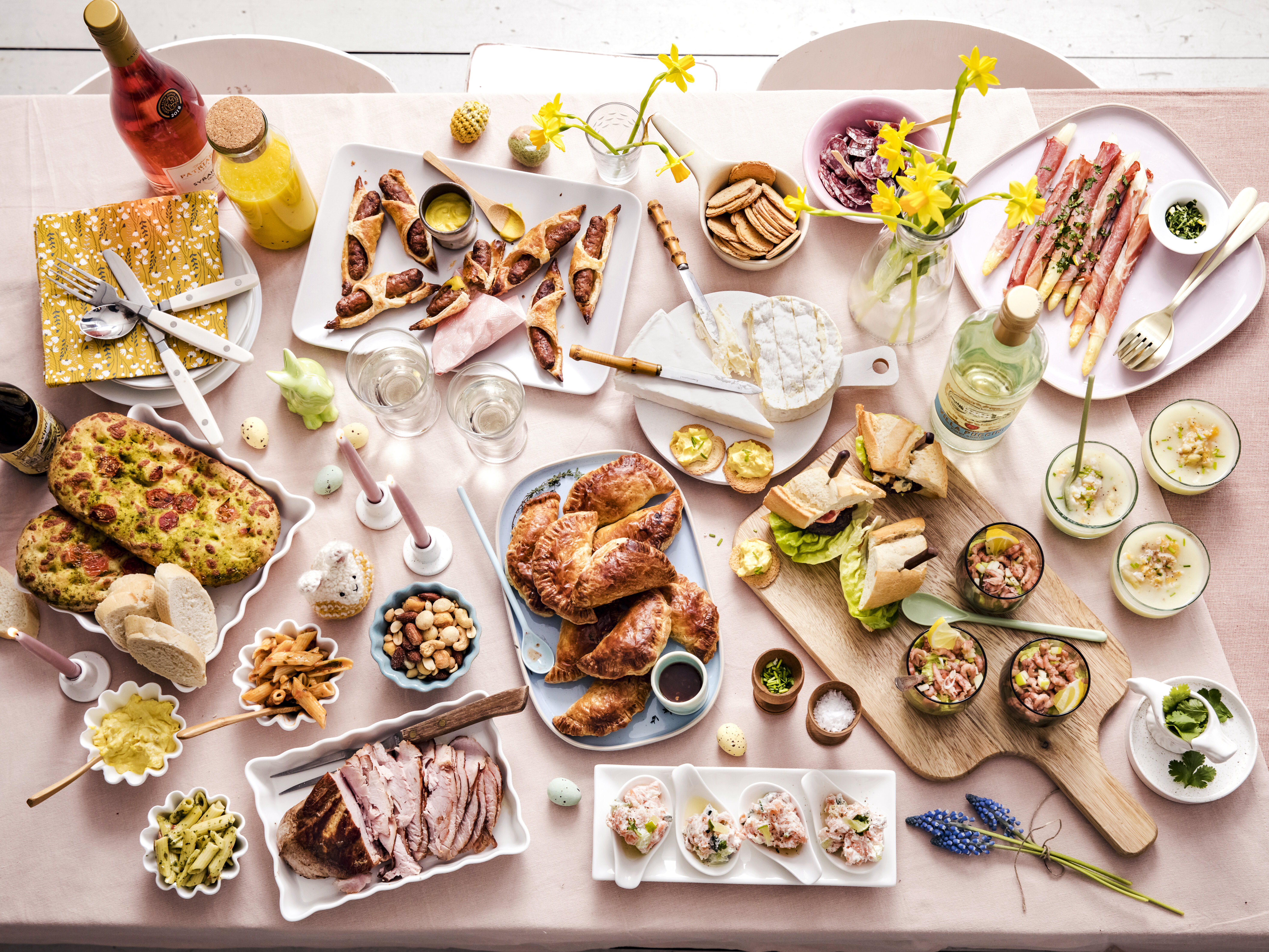 Zalmtartaar met komkommer, koriander en lente-ui