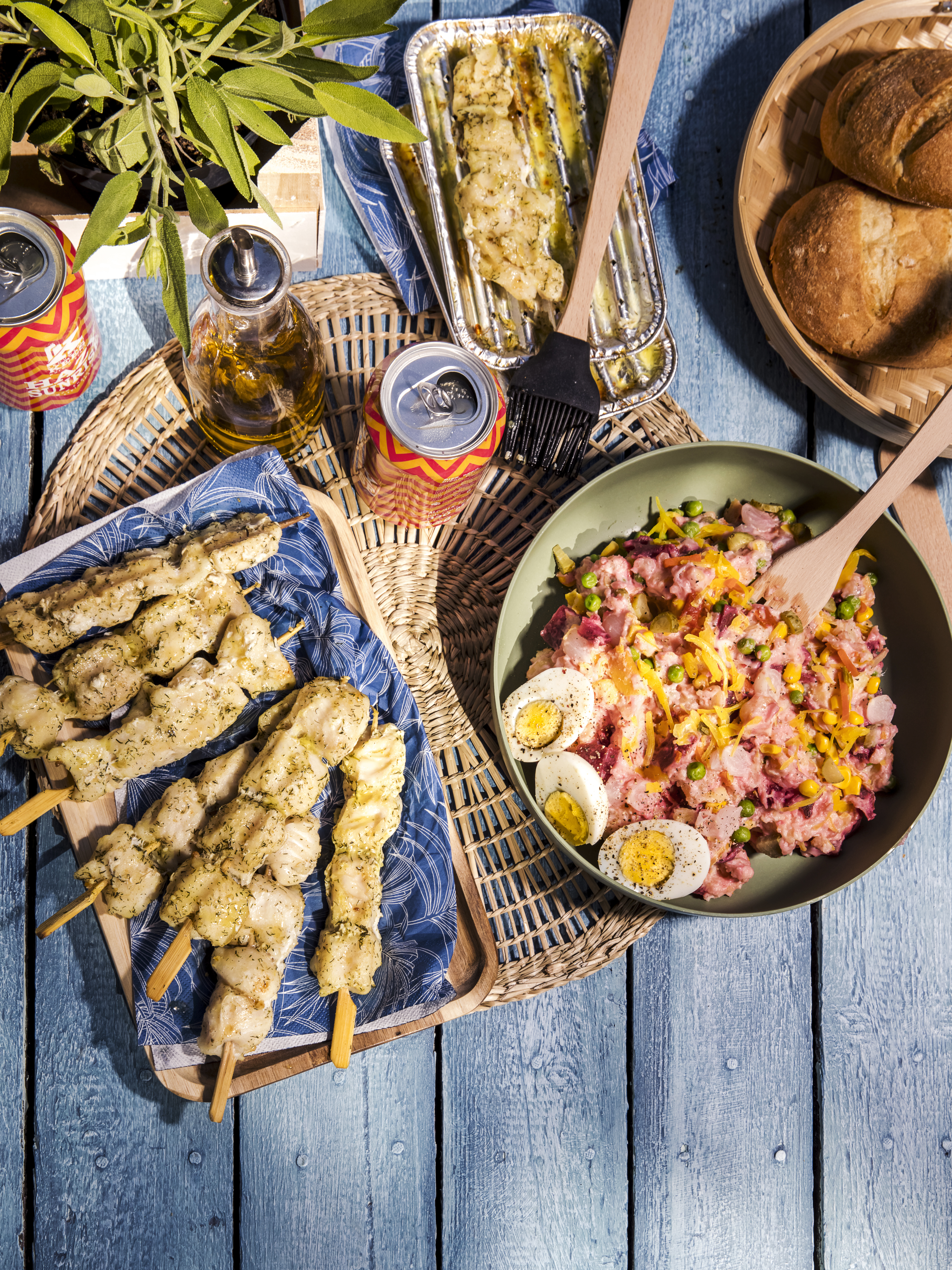 Surinaamse roze aardappelsalade met pangasiusfilet in dillesaus