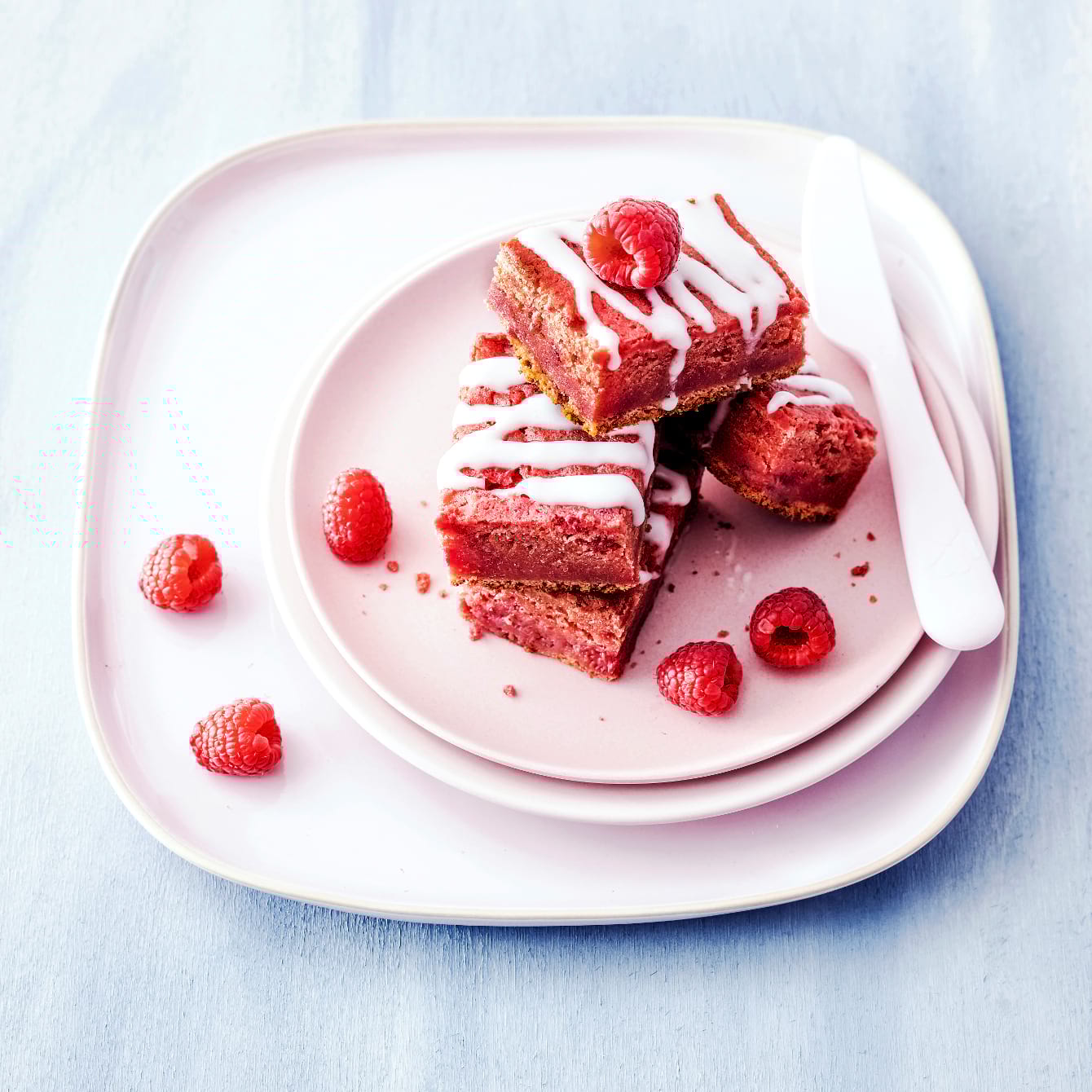 Plaatcake met bieten en frambozen