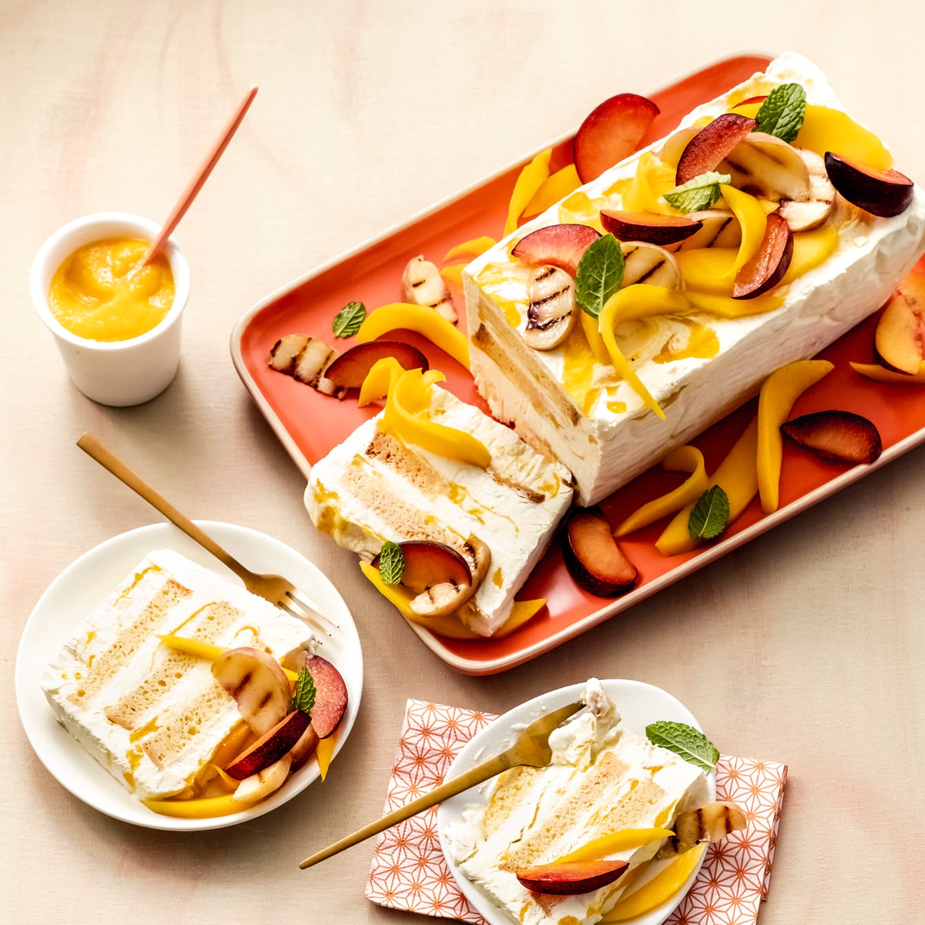 Semifreddo-ijstaart met fruit