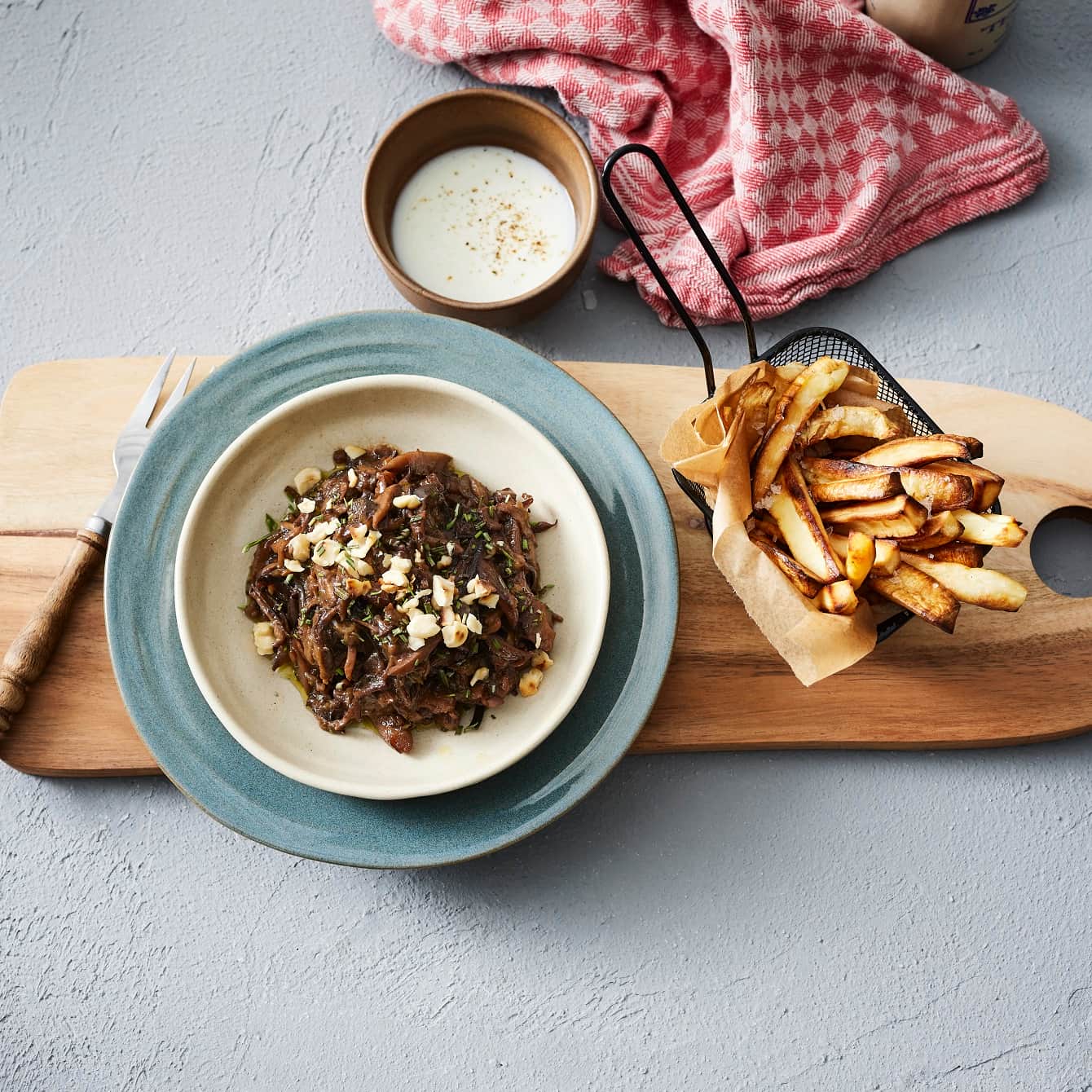 Auberginehachee met groentenfrieten