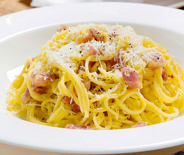 Spaghetti Carbonara met pancetta en knoflook