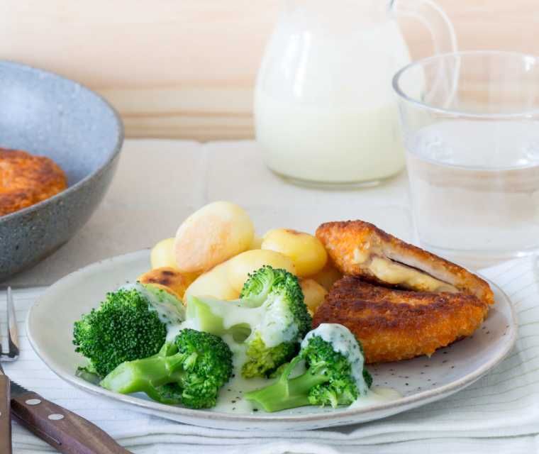 Broccoli met groentesaus en cordon bleu