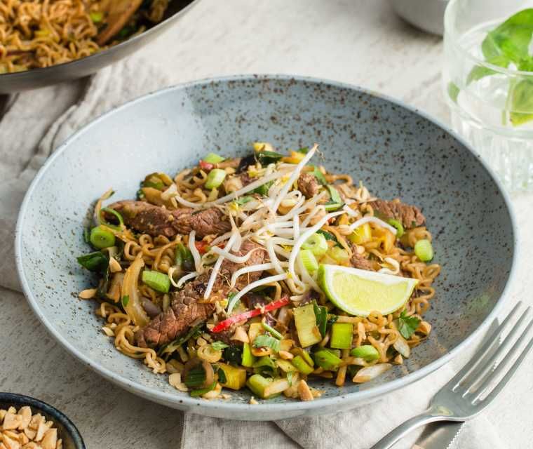 Thaise wokschotel met pittige biefstukreepjes