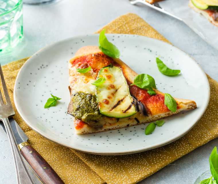 Pizza met gegrilde groenten