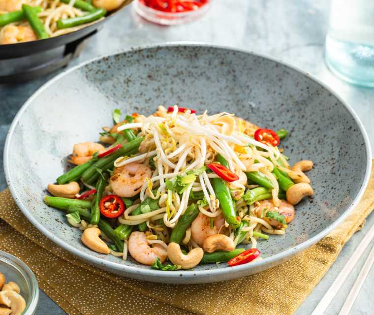 Zoetzure knoflookgarnalen met sperziebonen en noedels
