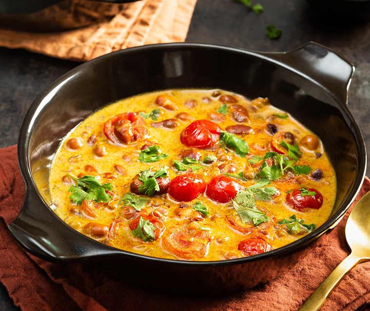 Currysoep met kokos met bruine bonen