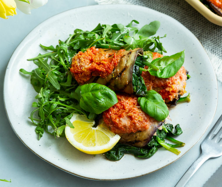 Spinazierolletjes met aubergine en mozzarella