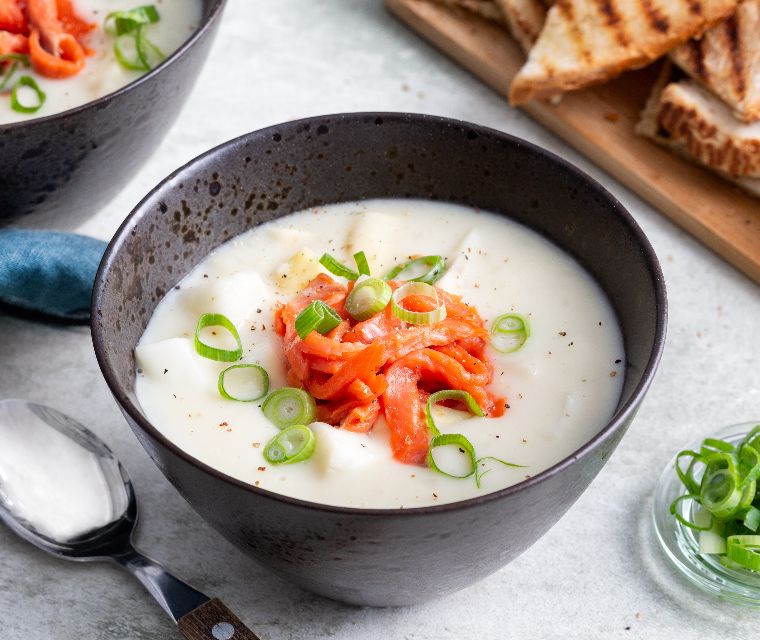Asperge-venkelsoep met gerookte zalm