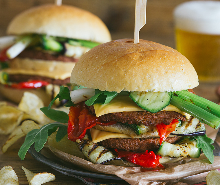 Maaltijd Burger ‘de Luxe’ met gegrilde groenten en mc² Burger