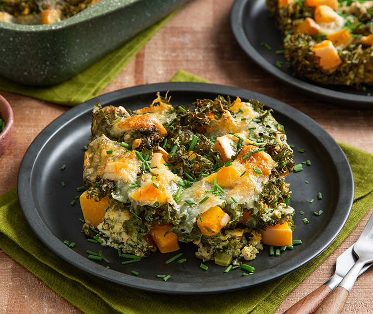 Boerenkoolschotel met pompoen en varkenssaucijs