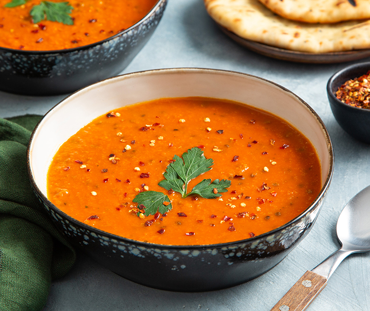 Wortelsoep met linzen en naanbrood