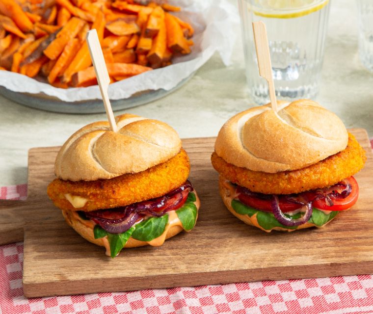 Cordon bleu burgers met zoete aardappel frietjes
