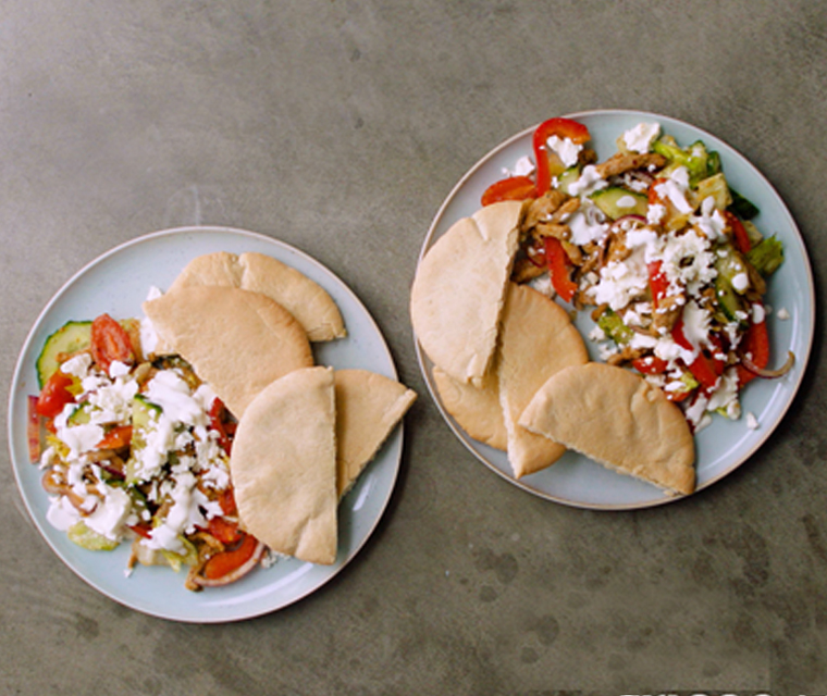 Shoarma salade met frisse yoghurtsaus