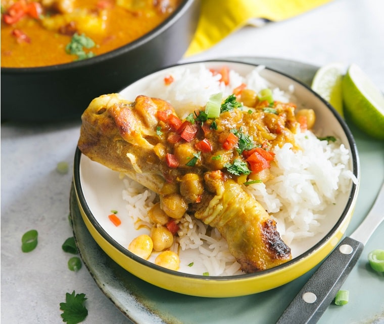Thaise gele curry met drumsticks en kikkererwten