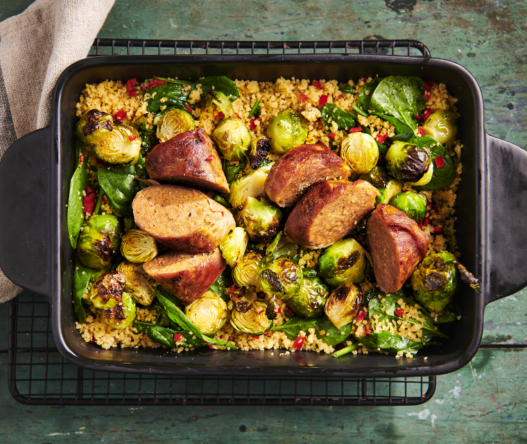 Voorgestoomde couscous met geroosterde spruiten en slavink