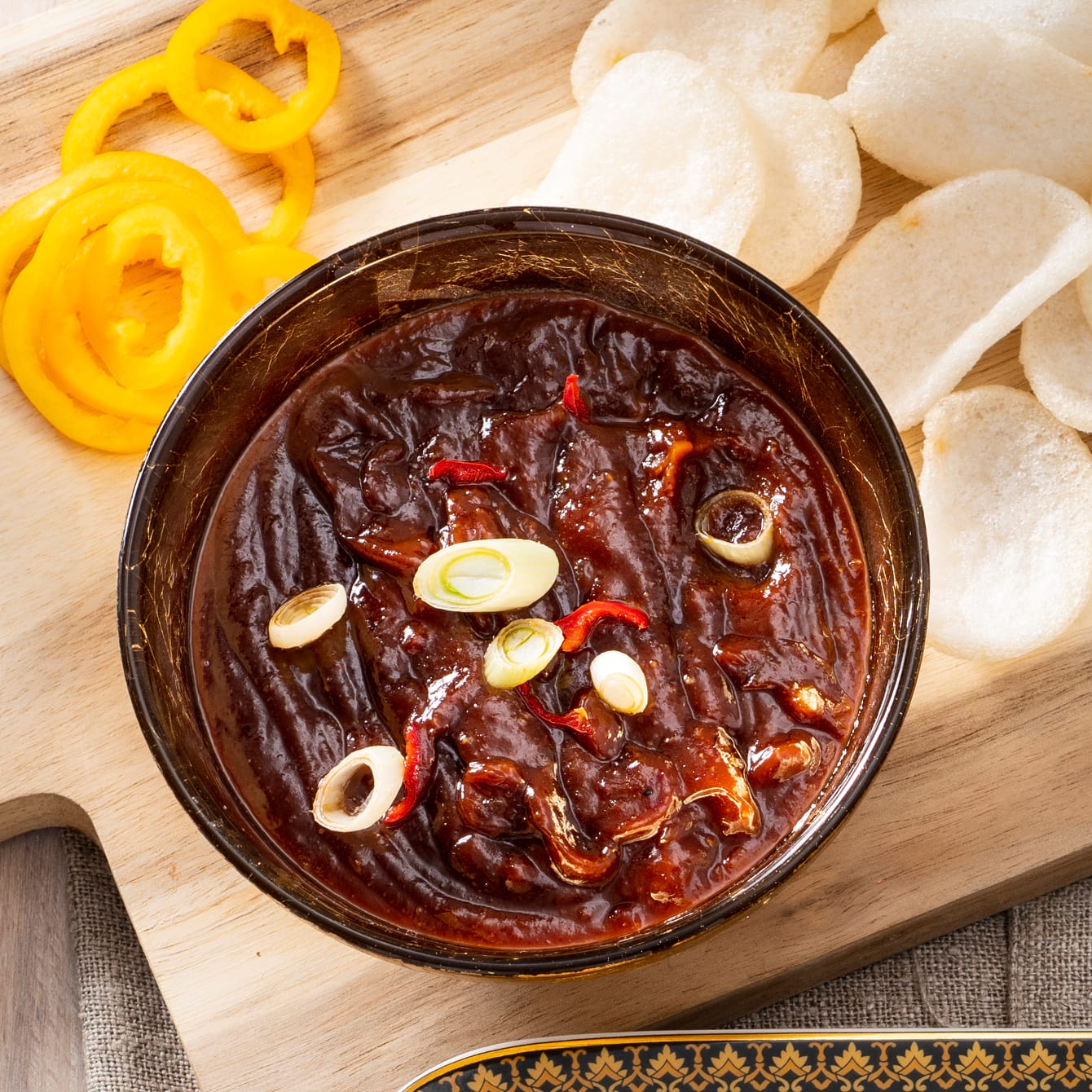 Zelfgemaakte pindasaus van Nikkie de Jager