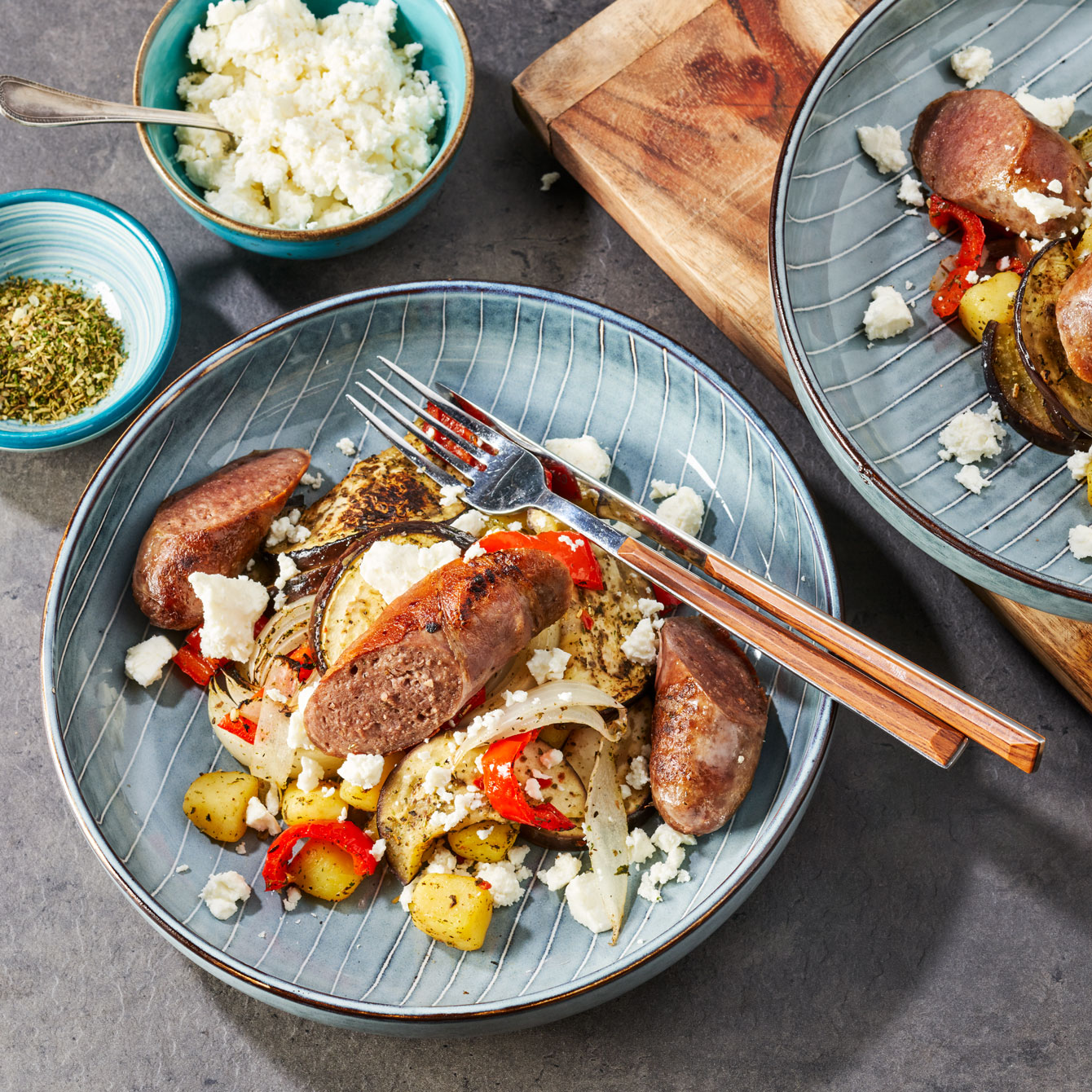 Rundersaucijzen uit de oven met geroosterde groente