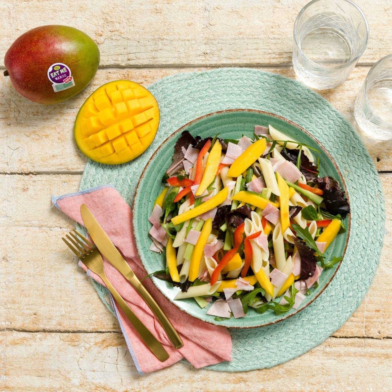 Pastasalade met mango en ham