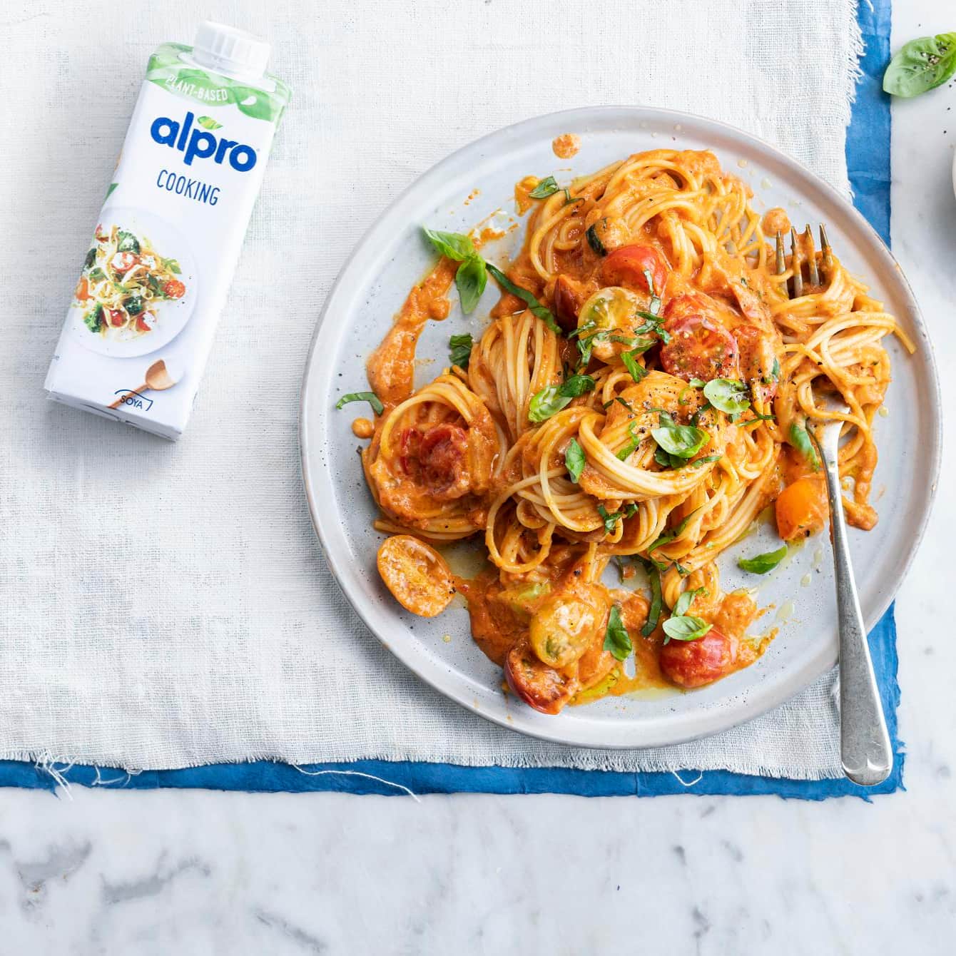 Spaghetti in een romige tomaat-paprikasaus