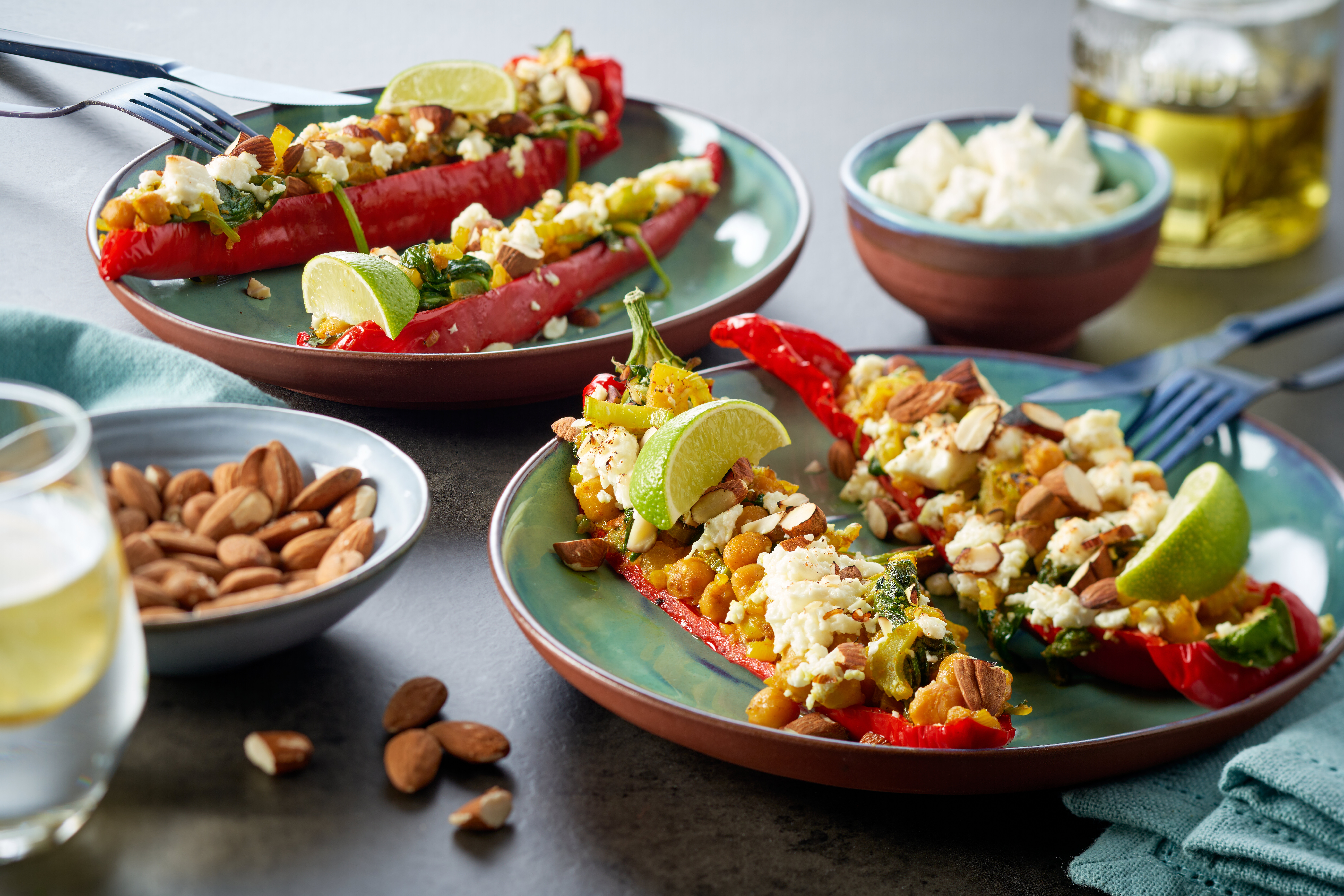 Gevulde zoete puntpaprika’s met spinazie, fetakaas en kikkererwten