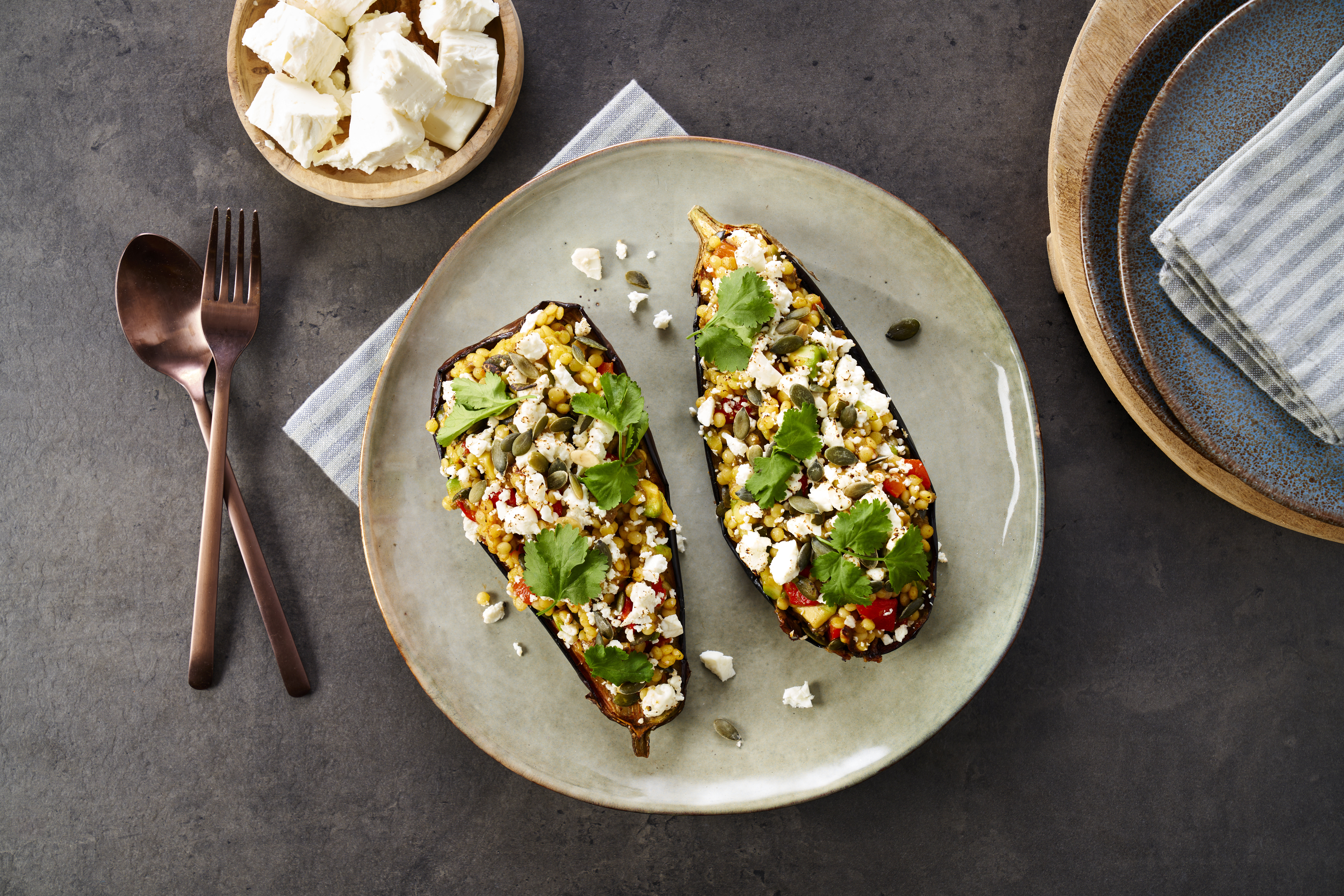 Geroosterde aubergine gevuld met parelcouscous