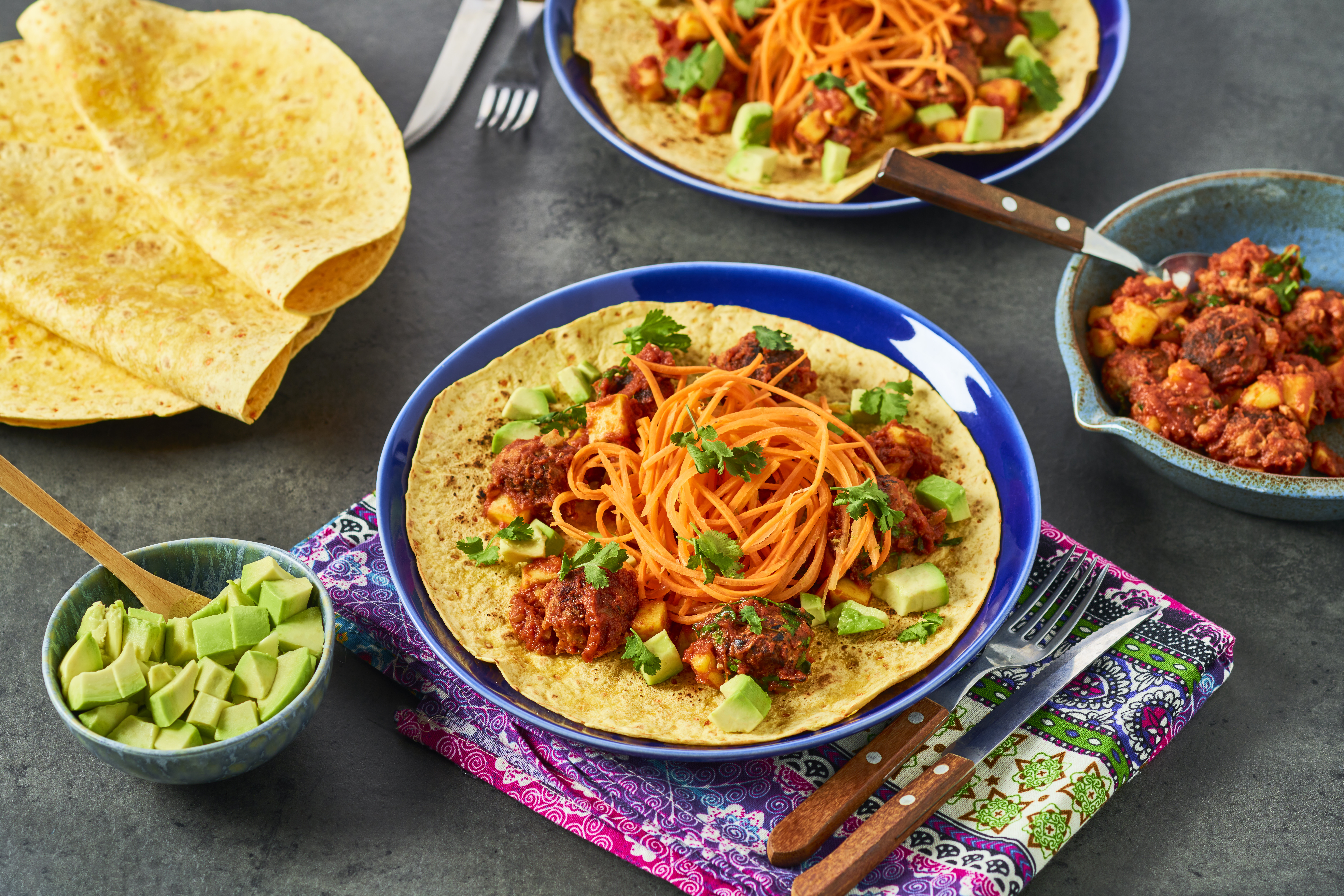 Open taco met gehaktballetjes in mangosaus