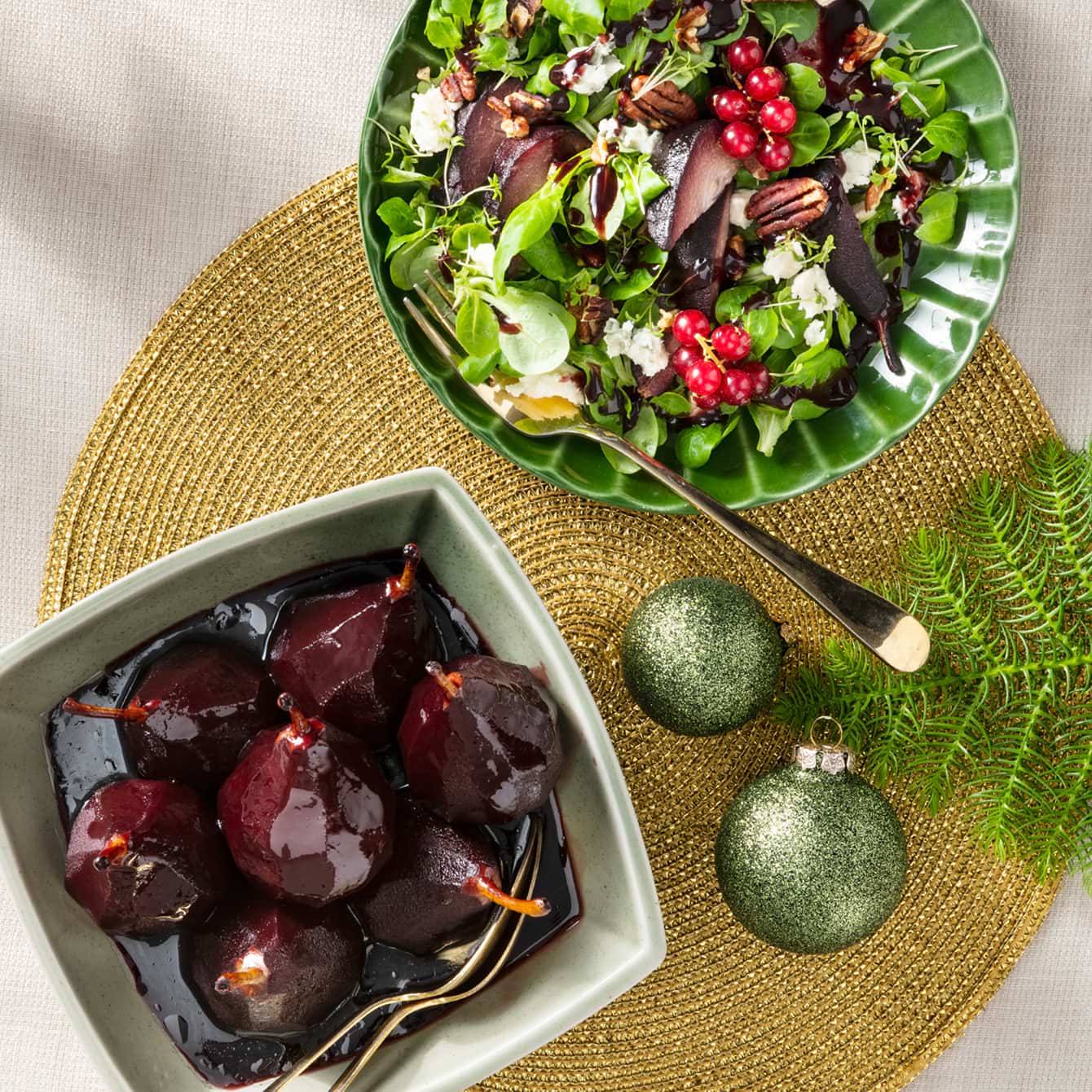 Salade van stoofpeer, sla en blauwe kaas