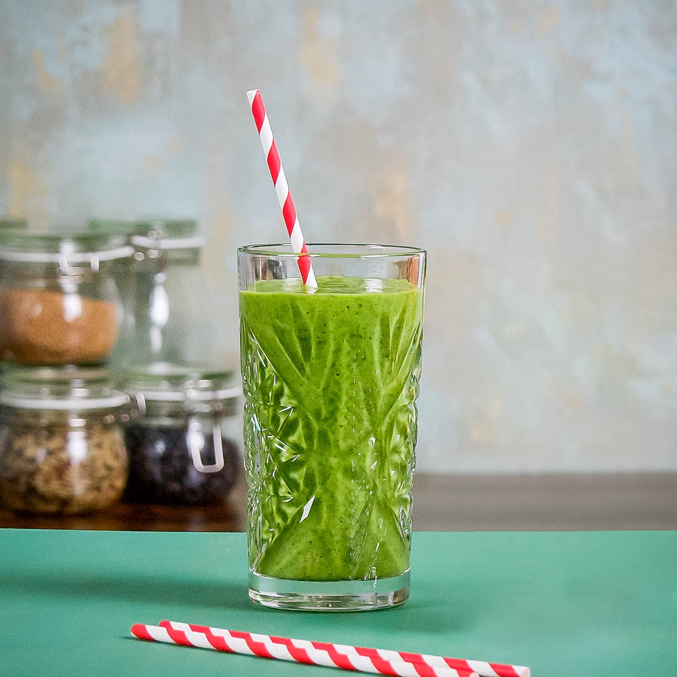 Smoothie van boerenkool, amandelmelk en banaan