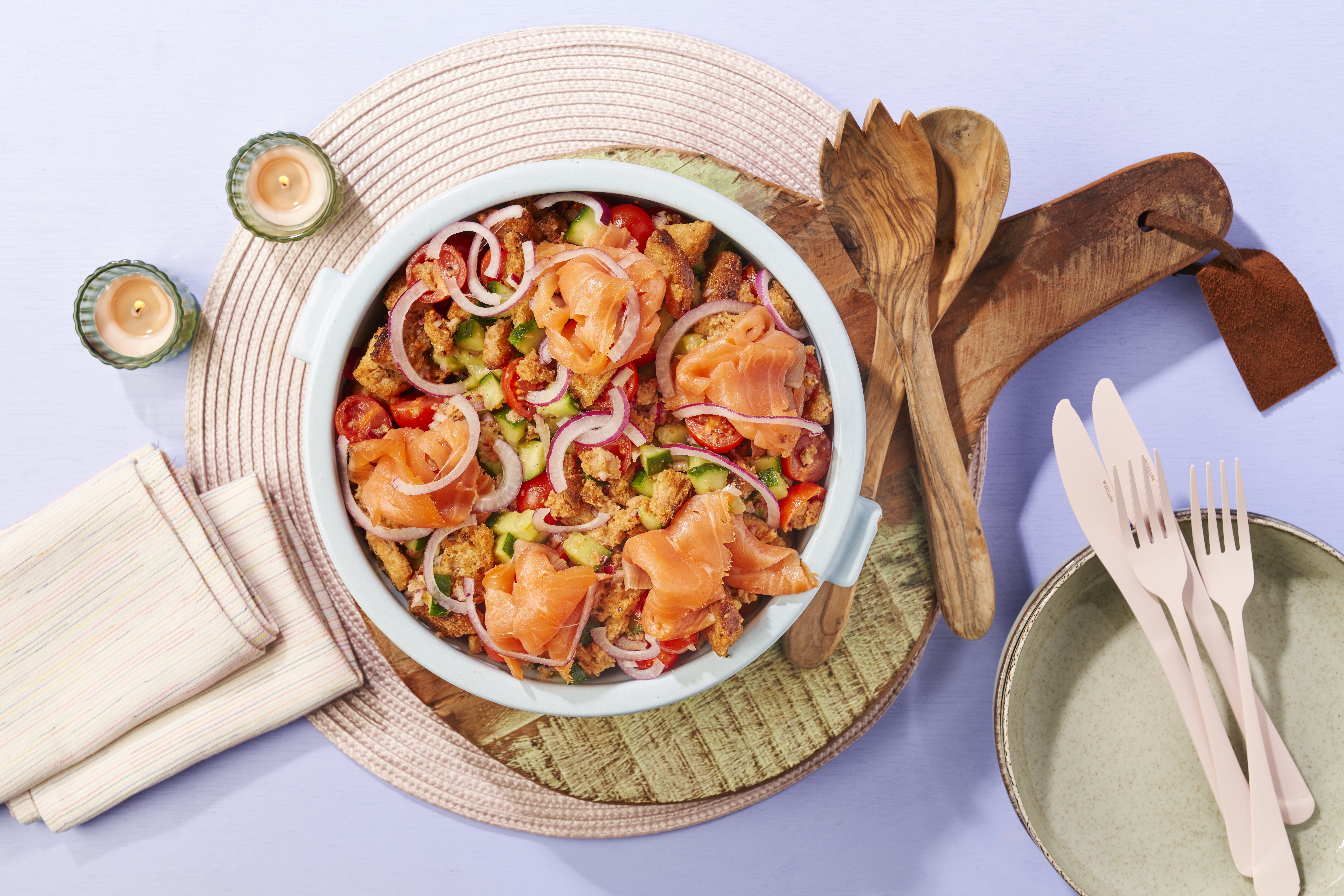 Panzanella salade met gerookte zalm